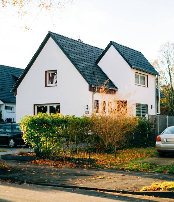 street-and-houses-in-marl-stadt-in-germany-state-o-2023-11-27-05-07-22-utc
